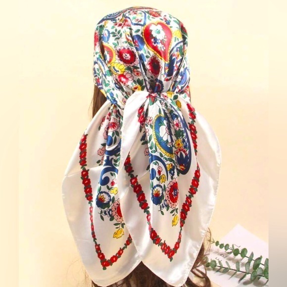 Quiet Luxury Boutique Accessories - ✨ NEW Floral Paisley Scarf
